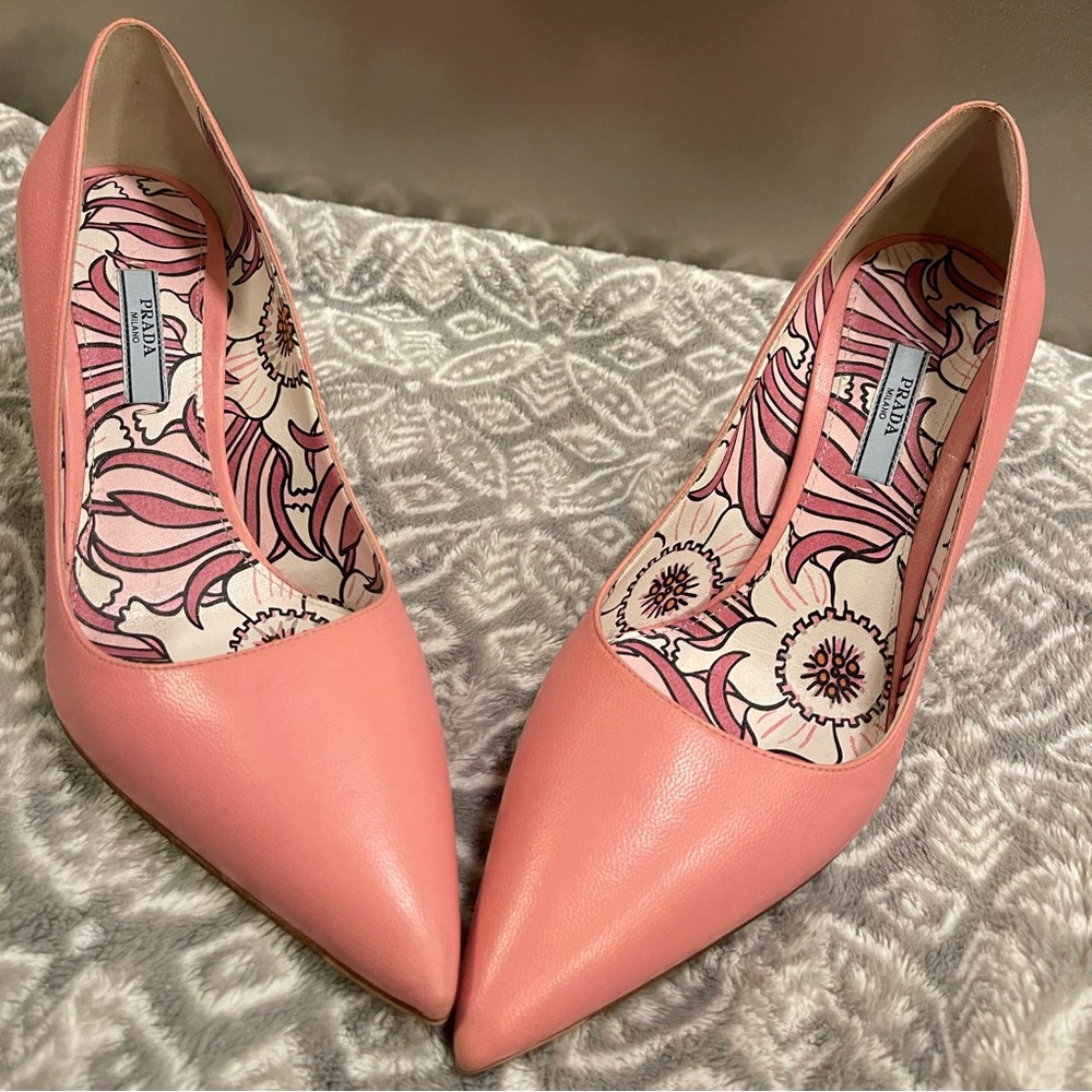 Prada Beige Pink Leather Classic Pointy
Toe Pumps - Picture 4 of 10